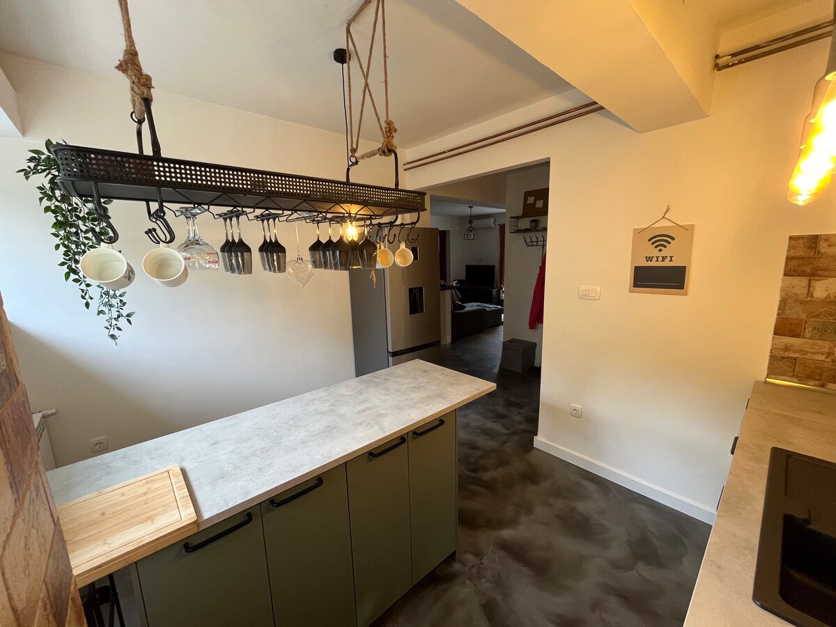 Full kitchen 3