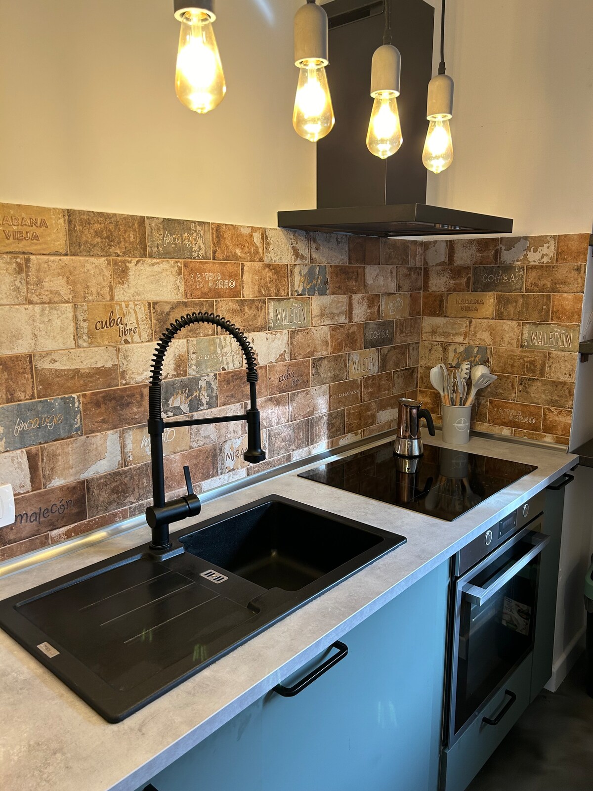Full kitchen 1