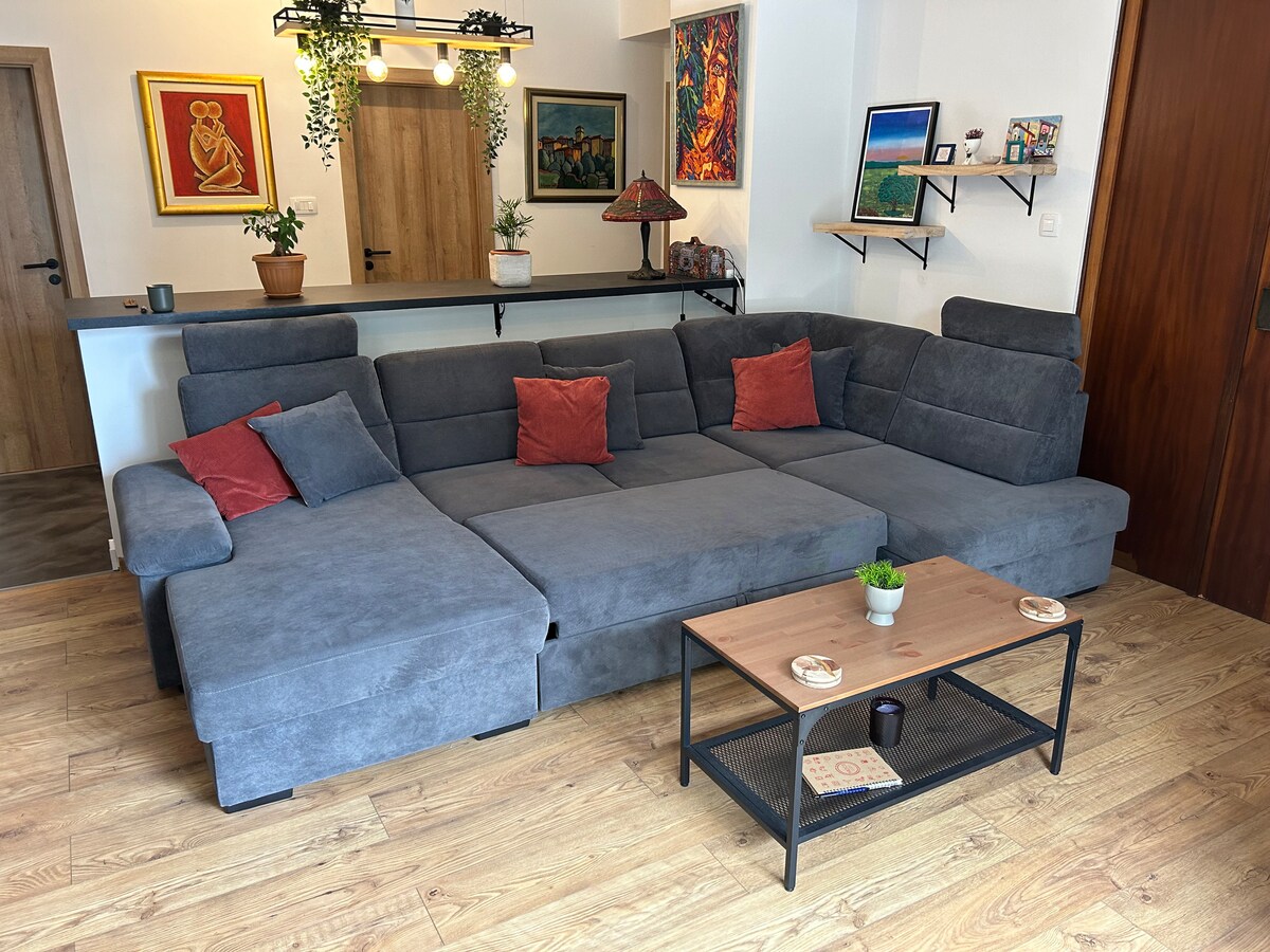 Living room & dining area 3