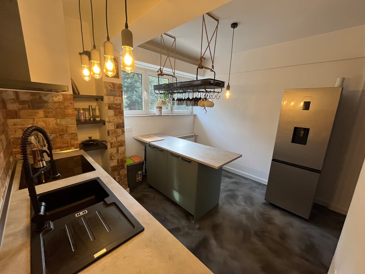 Full kitchen 2