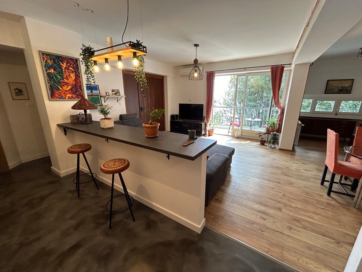 Living room & dining area 4