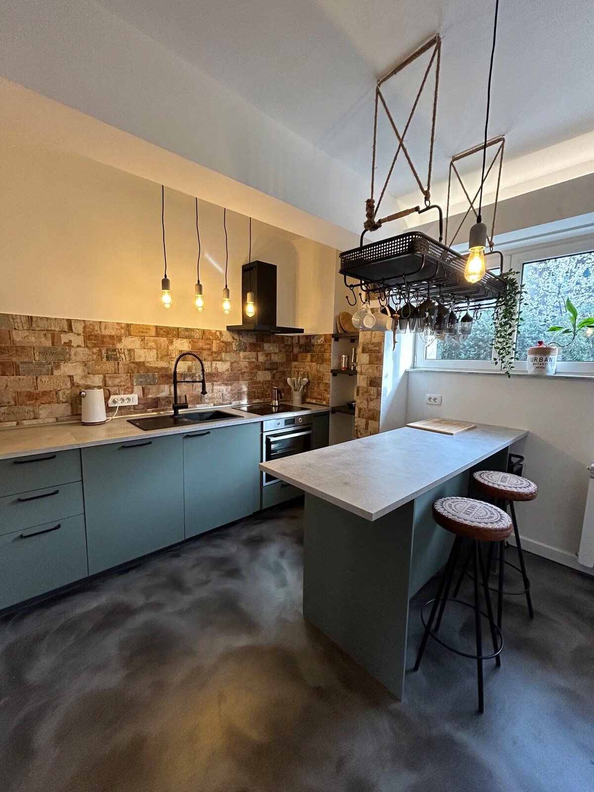 Full kitchen 6